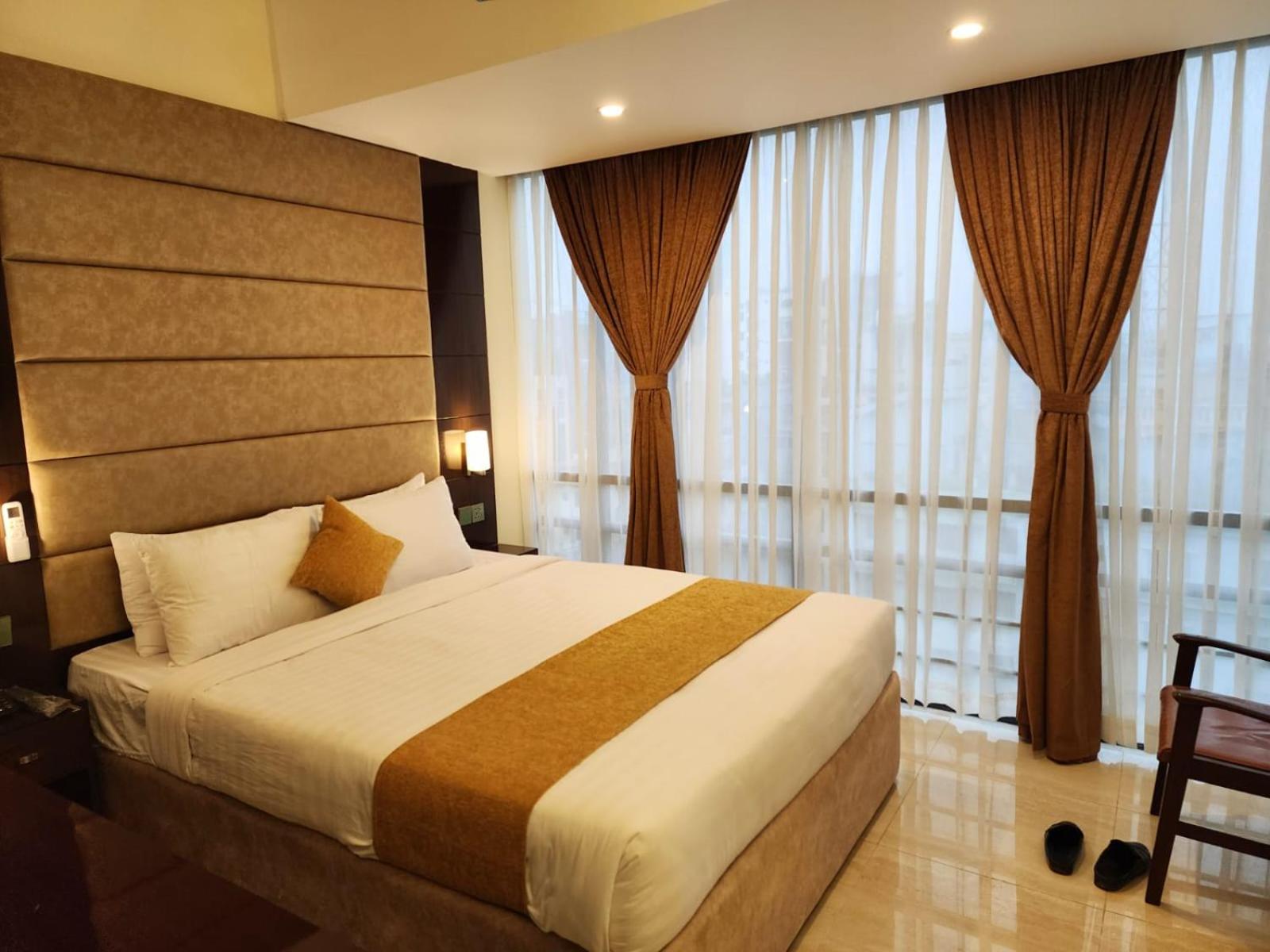 White Park Hotel & Suites Chittagong Exterior foto