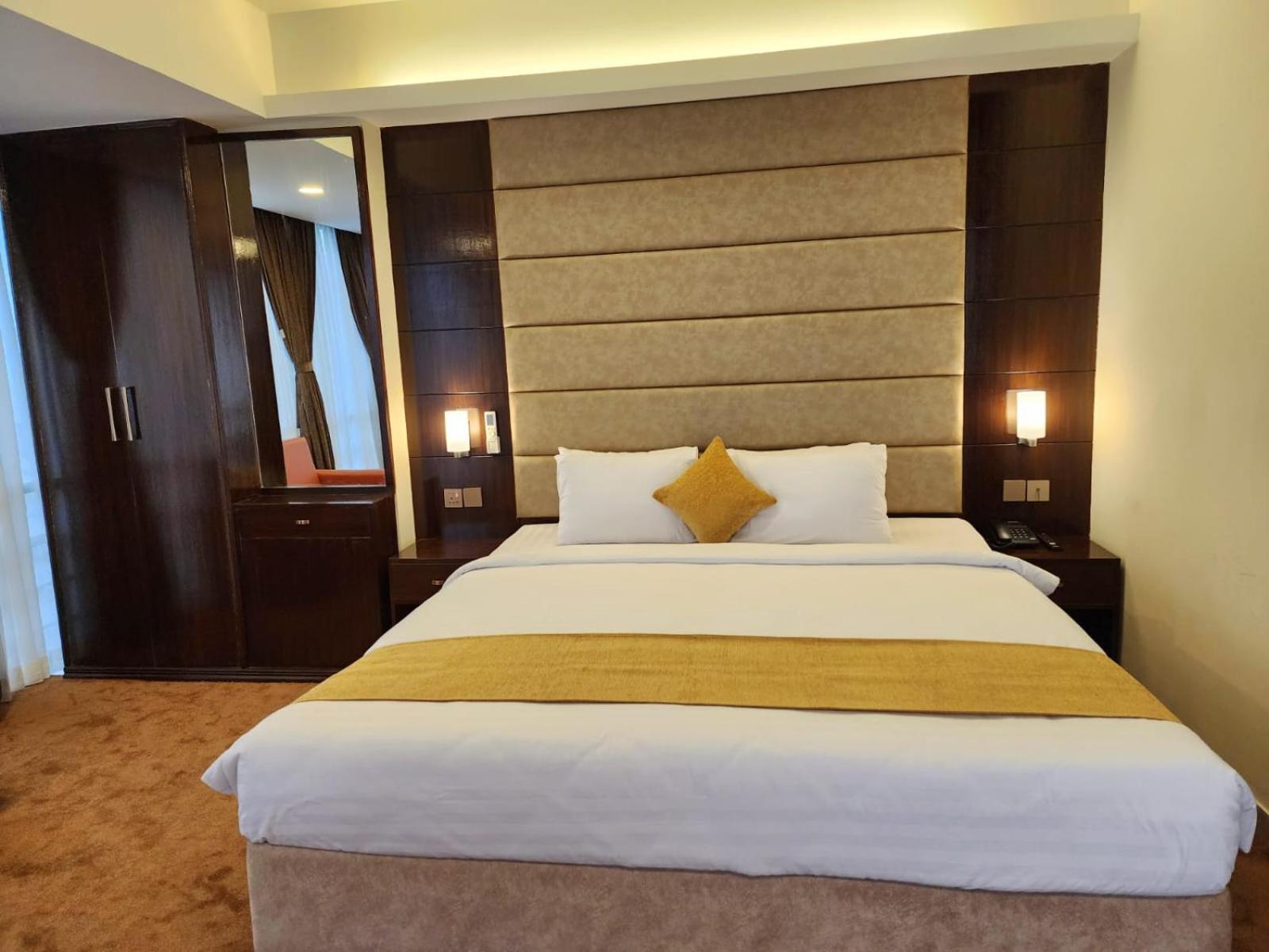 White Park Hotel & Suites Chittagong Exterior foto
